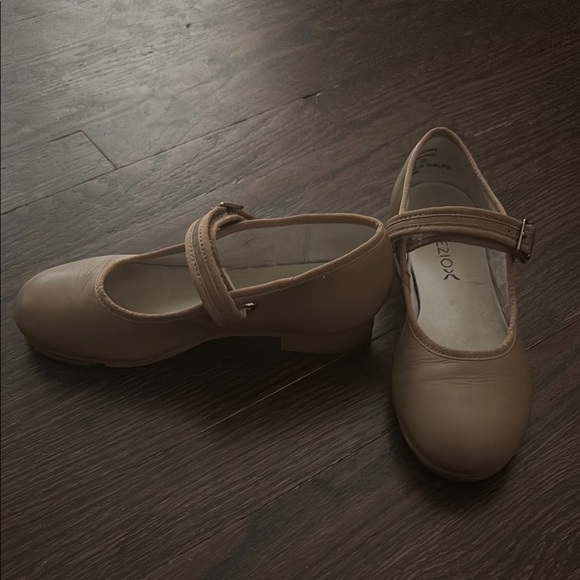 Capezio Tan (Caramel) Tap Shoes - Picture 2 of 5